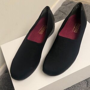 Munro Women's Elegant Black Loafers 8.5